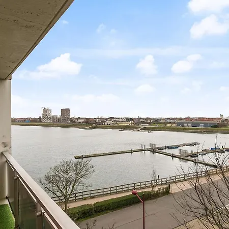 شقة Spacious With Great Skyline And Waterfront View In